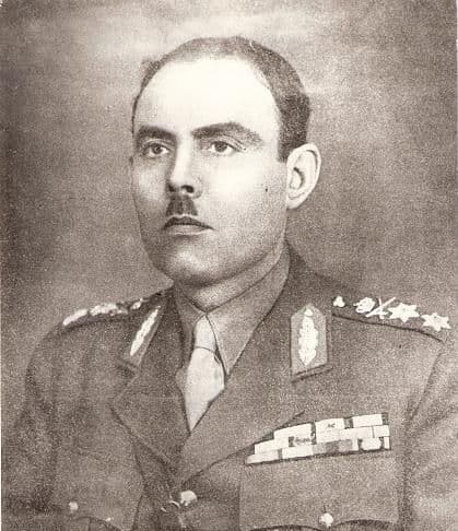 Πορτρέτο του Στρατηγού Γεωργίου Σαλβάνου με στρατιωτική στολή